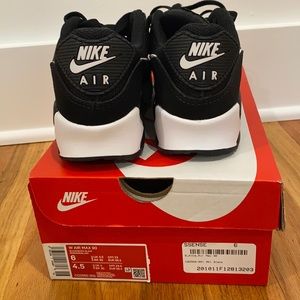 Women’s Air Max 90 NWT